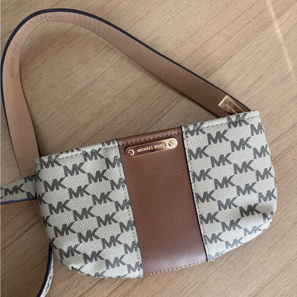 MICHAEL KORS BELT BAG - Picture 2 of 9